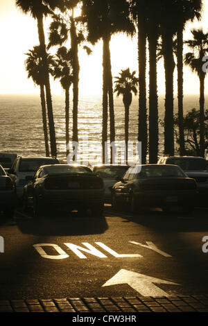 Feb 02, 2007 - San Clemente, CA, USA - La jetée de San Clemente. San Clemente gonfle les prises tout au long de l'année. Allant du Sud au Nord, ils comprennent des chevalets (techniquement juste au sud de la ligne de ville), portail nord, State Park, Riviera, perdu, vents Lasuen, le trou, Beach House, T-Street, de la jetée, 204, Banque D'Images