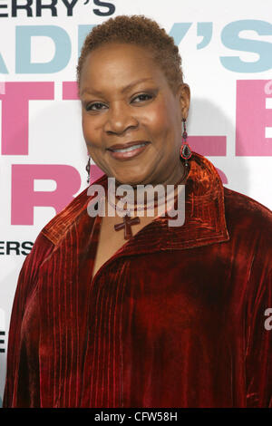 Feb 07, 2007 - Hollywood, CA, USA - Actrice JUANITA JENNINGS arrive à Tyler Perry's 'Daddy's Little Girls' Première Mondiale au cinéma Arclight à Hollywood. (Crédit Image : © Marianna Massey Jour/ZUMA Press) Banque D'Images