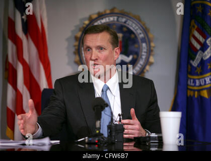 F.B.I. Agent spécial responsable Ralph S. Boelter, lors de sa conférence de presse à l'office du bureau de Minneapolis jeudi après-midi. Informations générales : JEFF WHEELER • jwheeler@startribune.com MINNEAPOLIS - 2/8/07 - Le bureau du FBI de Minneapolis nouvel Agent spécial responsable Ralph S. Boelter, hôtel Banque D'Images