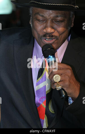 7 novembre 2011 - Boxer 'Smokin' Joe Frazier est décédé après une bataille avec le cancer du foie. William Joseph 'joe' Frazier (12 janvier 1944 - 7 novembre 2011). Frazier est un ancien et incontesté World Heavyweight Champion de boxe, dont la carrière professionnelle a duré de 1965 à 1976, avec une brève Banque D'Images