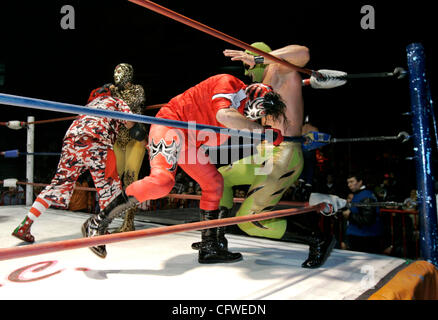 Le 23 février 2007, Tijuana, Baja California, Mexique Chaos rênes dans l'anneau au cours de vendredi soir Lucha Libre pro wrestling à l'Auditorio Municipal crédit obligatoire : photo par Charlie Neuman/San Diego Union-Tribune/Zuma Press. copyright 2007 San Diego Union-Tribune Banque D'Images