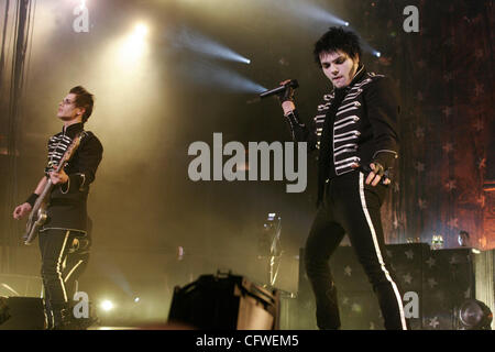 My Chemical Romance effectuant à Nassau Coliseum le 23 février 2007 Gerard Way (chant), Mikey Way (basse), Bob Bryar (batterie), Frank Iero (guitare rythmique) et Ray Toro (guitare). Banque D'Images