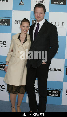 17 févr., 2007 ; Hollywood, CA, États-Unis ; scénariste/réalisateur Florian Henckel von Donnersmarck et épouse Christiane (candidat à la vie des autres) pour à la 22e Spirit Awards qui a eu lieu sur la plage de Santa Monica. Crédit obligatoire : Photo par Paul Fenton/ZUMA Press. (©) Copyright 2007 by Paul Fenton Banque D'Images