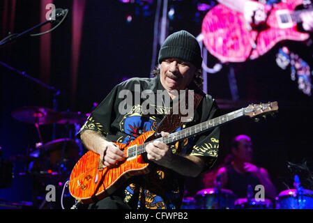 Mar 05, 2007 - San Antonio, TX, USA - le légendaire guitariste Carlos Santana Performing live at ATT Center (anciennement SBC Center) à San Antonio au Texas. (Crédit Image : © Jaime R. Carrero/ZUMA Press) Banque D'Images