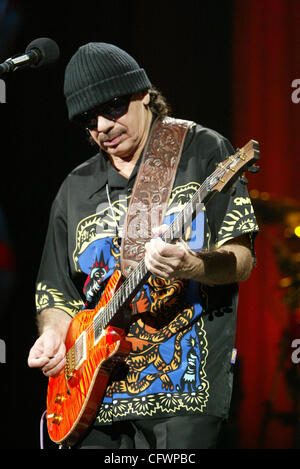 Mar 05, 2007 - San Antonio, TX, USA - le légendaire guitariste Carlos Santana Performing live at ATT Center (anciennement SBC Center) à San Antonio au Texas. (Crédit Image : © Jaime R. Carrero/ZUMA Press) Banque D'Images