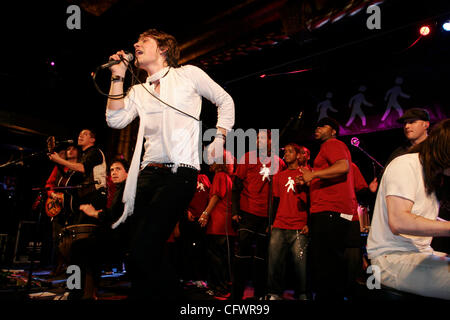 Hanson se produisant au Supper Club le 06/03/2007 avec des invités spéciaux James Iha, Andrew WK, Adam Greene, jeune Chœur d'amour. Les Hanson Brothers sont Zachary, Taylor et Isaac Banque D'Images