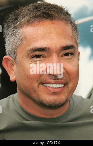 © 2007 Jerome Ware/Zuma Press Cesar Millan acteur pendant les arrivées à la TMNT (Teenage Mutant Ninja Turtles) tenue au Mann's Chinese Theater Grauman à Hollywood, CA. Samedi, 17 mars 2007 Mann's Grauman Chinese Theatre de Hollywood, CA Banque D'Images