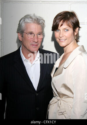 Mar 18, 2007 - Los Angeles, CA, USA - Richard Gere et CAREY LOWELL épouse au Los Angeles première du film 'Le canular" tenu à la Mann Festival Westwood Village. (Crédit Image : Banque D'Images