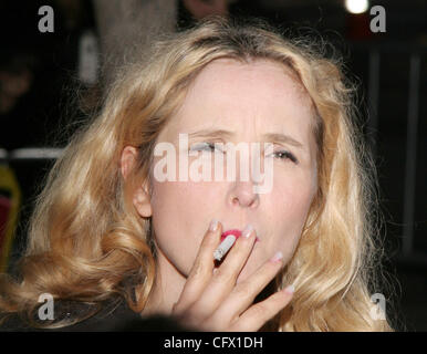 Mar 18, 2007 - Los Angeles, CA, USA - Julie Delpy au Los Angeles première du film 'Le canular" tenu à la Mann Festival Westwood Village. (Crédit Image : Banque D'Images