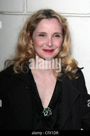 Mar 18, 2007 - Los Angeles, CA, USA - Julie Delpy au Los Angeles première du film 'Le canular" tenu à la Mann Festival Westwood Village. (Crédit Image : © Camilla Zenz/ZUMA Press) Banque D'Images