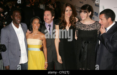 Mar 20, 2007 - New York, NY, USA - Les acteurs Don Cheadle, Jada Pinkett Smith, directeur MIKE BINDER, Saffron Burrows, Liv Tyler et ADAM SANDLER au New York premiere de 'Reign Over Me' qui s'est tenue au Skirball Center for the Performing Arts à l'université de New York. (Crédit Image : © Nancy/Kaszerman ZUMA Press) Banque D'Images