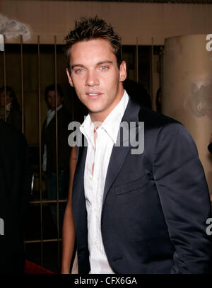 Mar 26, 2007 ; Hollywood, Californie, USA ; acteur JONATHAN RHYS MEYERS à la première mondiale de Showtime 'Le Tudors' tenue à l'Egyptian Theatre. Crédit obligatoire : Photo de Lisa O'Connor/ZUMA Press. (©) Copyright 2007 by Lisa O'Connor Banque D'Images