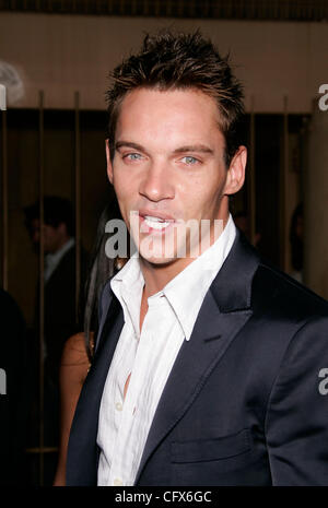 Mar 26, 2007 ; Hollywood, Californie, USA ; acteur JONATHAN RHYS MEYERS à la première mondiale de Showtime 'Le Tudors' tenue à l'Egyptian Theatre. Crédit obligatoire : Photo de Lisa O'Connor/ZUMA Press. (©) Copyright 2007 by Lisa O'Connor Banque D'Images