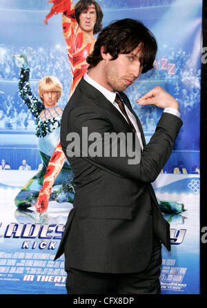 Mar 28, 2007 ; Hollywood, Californie, USA ; acteur Jon Heder au "Blades of Glory" Los Angeles Premiere tenue au Théâtre Chinois. Crédit obligatoire : Photo de Lisa O'Connor/ZUMA Press. (©) Copyright 2007 by Lisa O'Connor Banque D'Images