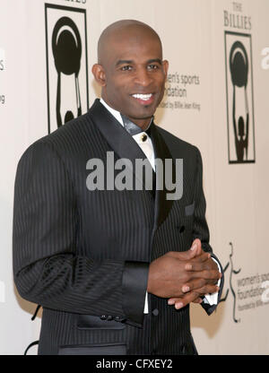 Apr 11, 2007 - Los Angeles, CA, USA - DEION SANDERS arrive à la Billie Awards présenté par la Women's Sports Foundation au Beverly Hilton Hotel. (Crédit Image : © Marianna Massey Jour/ZUMA Press) Banque D'Images