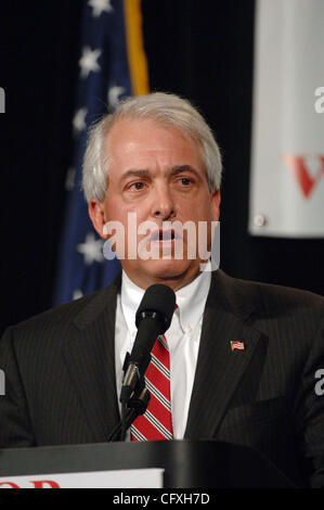 Apr 14, 2007 - Des Moines, IA, USA - candidat présidentiel républicain, Chicago businessman JIM COX parle lors de la parti républicain de l'Iowa, l'unité d'Abraham Lincoln le dîner, samedi, 14 avril 2007, à Des Moines, Iowa. Cox, un activiste républicain, et huit autres candidats républicains ont comparu samedi Banque D'Images