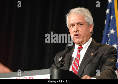 Candidat présidentiel républicain, Chicago businessman Jim Cox parle lors de la parti républicain de l'Iowa, l'unité d'Abraham Lincoln le dîner, samedi, 14 avril 2007, à Des Moines, Iowa. Cox, un activiste républicain, et huit autres candidats républicains ont comparu samedi devant plus de 1000 militants Banque D'Images