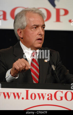 Candidat présidentiel républicain, Chicago businessman Jim Cox parle lors de la parti républicain de l'Iowa, l'unité d'Abraham Lincoln le dîner, samedi, 14 avril 2007, à Des Moines, Iowa. Cox, un activiste républicain, et huit autres candidats républicains ont comparu samedi devant plus de 1000 militants Banque D'Images