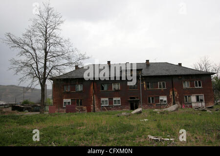 18 avril 2007 - Copsa Mica, Transylvanie, Roumanie - Copsa Mica, petite ville de Transylvanie était considéré comme l'un des cinq pires sites industriels pollués du monde communiste. Une fonderie de zinc et une usine de noir de carbone et les métaux lourds crachant de la poussière noire sur une longueur de 25 milles ou plus. Avec le co Banque D'Images