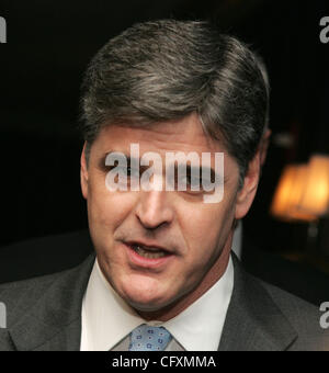 Apr 20, 2007 - New York, NY, USA - Fox News Channel Sean Hannity de personnalité au "débat sur la race en Amérique du 21e siècle" avec le Révérend Al Sharpton a tenu au cours de la 9e Convention nationale annuelle du Réseau d'action organisée à l'hôtel Sheraton. (Crédit Image : © Nancy/Kaszerman ZUMA Press) Banque D'Images