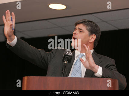 Apr 20, 2007 - New York, NY, USA - Fox News Channel Sean Hannity de personnalité au "débat sur la race en Amérique du 21e siècle" avec le Révérend Al Sharpton a tenu au cours de la 9e Convention nationale annuelle du Réseau d'action organisée à l'hôtel Sheraton. (Crédit Image : © Nancy/Kaszerman ZUMA Press) Banque D'Images