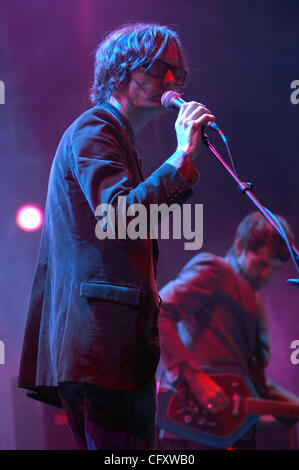 27 avril 2007, Indio, CA ; USA, Musicien Jarvis Cocker se produit sur scène dans le cadre de la Coachella 2007 Music and Arts Festival qui a eu lieu à l'Empire Polo Field situé dans la région de Indio. Les trois jours du festival attire plus de 60 000 fans par jour qui voyagent de partout dans le pays pour voir une variété d'ar Banque D'Images