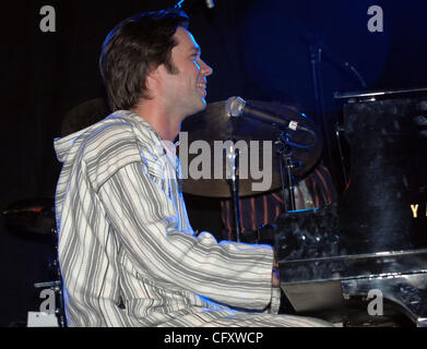 27 avril 2007, Indio, CA ; USA, musiciens Rufus Wainwright se produit sur scène dans le cadre de la Coachella 2007 Music and Arts Festival qui a eu lieu à l'Empire Polo Field situé dans la région de Indio. Les trois jours du festival attire plus de 60 000 fans par jour qui voyagent de partout dans le pays pour voir une variété o Banque D'Images