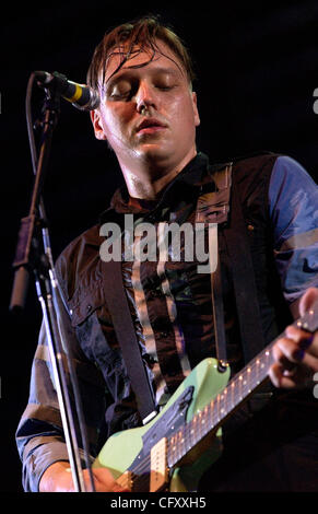 28 avril, 2007 ; Indio, CA, USA ; WIN BUTLER, musicien de la bande 'Arcade Fire', d'effectuer au cours de la vallée de Coachella Music and Arts Festival 2007. Crédit obligatoire : Photo par Vaughn Youtz/ZUMA Press. (©) Copyright 2007 par Vaughn Youtz. Banque D'Images