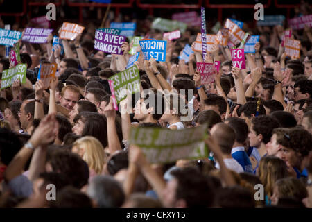 Apr 29, 2007 - Paris, France - parti de droite français candidat à la présidence de l'UMP Nicolas Sarkozy prononce un discours devant des milliers lors d'un rassemblement à l'omnisports de Paris-Bercy. (Crédit Image : © James Colburn/ZUMA Press) Banque D'Images