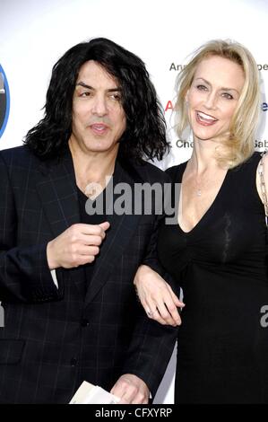 30 avril 2007 - Hollywood, Californie, États-Unis - Paul Stanley et Erin Sutton au cours de la National Kidney Foundation's 28th Annual HOMMAGE DON DE VIE, tenue à Warner Bros Studios, le 29 avril 2007, à Burbank, en Californie.. - K52781MGE(Image Crédit : Â© Michael Germana/Globe Photos/ZUMAPRESS.com) Banque D'Images