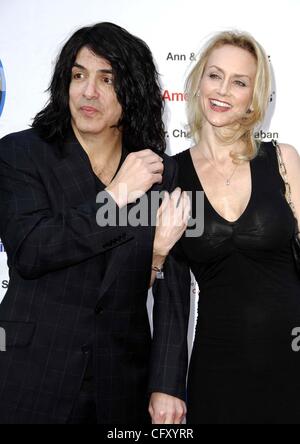 30 avril 2007 - Hollywood, Californie, États-Unis - Paul Stanley et Erin Sutton au cours de la National Kidney Foundation's 28th Annual HOMMAGE DON DE VIE, tenue à Warner Bros Studios, le 29 avril 2007, à Burbank, en Californie.. - K52781MGE(Image Crédit : Â© Michael Germana/Globe Photos/ZUMAPRESS.com) Banque D'Images