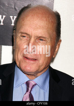 01 mai 2007 - New York, NY, USA - l'acteur Robert DUVALL au New York premiere de 'Lucky' vous tiendra au cours de la Tribeca Film Festival au Tribeca Performing Arts Center. (Crédit Image : © Nancy/Kaszerman ZUMA Press) Banque D'Images