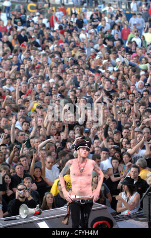 19 mai 2007, Columbus, OH, USA, SCOTT WEILAND, chanteur du groupe Velvet Revolver il se produit lors de la première assemblée annuelle sur la gamme Rock Festival qui a eu lieu au stade de l'équipage situé dans le centre-ville de Columbus. Copyright 2007 Jason Moore. Crédit obligatoire : Jason Moore Banque D'Images