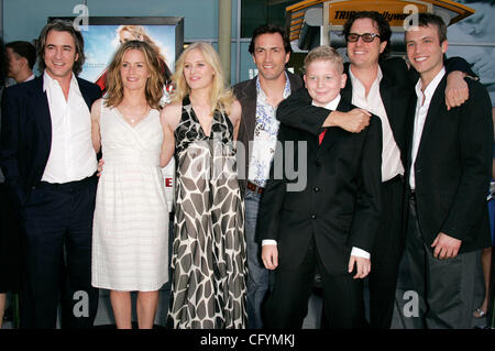 23 mai 2007 - Hollywood, Californie, USA - Cast Dermot Mulroney, Elisabeth Shue, CARLY SCHROEDER, ANDREW SHUE, HUNTER SCHROEDER, Davis Guggenheim & CHRISTOPHER SHAND au 'Gracie' Hollywood Premiere tenue à l'ArcLight Cinema. (Crédit Image : © Lisa O'Connor/ZUMA Press) Banque D'Images