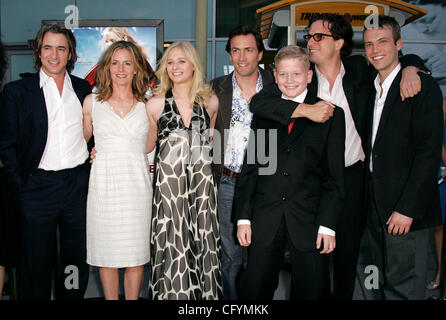 23 mai 2007 - Hollywood, Californie, USA - Cast Dermot Mulroney, Elisabeth Shue, CARLY SCHROEDER, ANDREW SHUE, HUNTER SCHROEDER, Davis Guggenheim & CHRISTOPHER SHAND au 'Gracie' Hollywood Premiere tenue à l'ArcLight Cinema. (Crédit Image : © Lisa O'Connor/ZUMA Press) Banque D'Images