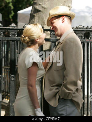 Le 30 mai 2007 - New York, NY, USA - actrice Kate Winslet films son nouveau film 'Revolutionary Road' situé dans la ville de New York. (Crédit Image : © Nancy/Kaszerman ZUMA Press) Banque D'Images