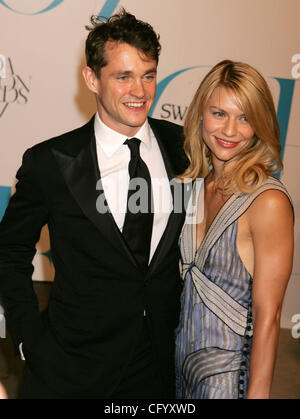 Juin 04, 2007 - New York, NY, USA - Acteurs HUGH DANCY et Claire Danes dans le hall des arrivées pour le CFDA Awards 2007 super puissance tenue à la Bibliothèque publique de New York. (Crédit Image : © Nancy/Kaszerman ZUMA Press) Banque D'Images