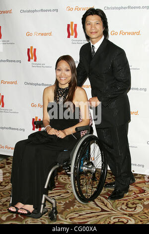 © 2007 Jerome Ware/Zuma Press ANGELA ROCKIN et JUSTIN NGUYEN lors du 3e Gala annuel de Los Angeles pour le Christopher and Dana Reeve Foundation, qui a eu lieu au Century Plaza Hotel de Los Angeles, CA. Le mercredi 6 juin 2007, le Century Plaza Hotel Los Angeles, CA Banque D'Images