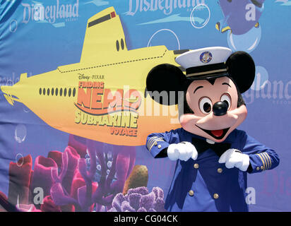 Jun 10, 2007 - Anaheim, Californie, USA - l'acteur Mickey Mouse à l'ouverture de Nemo Submarine voyage à Disneyland Park. (Crédit Image : © Lisa O'Connor/ZUMA Press) Banque D'Images