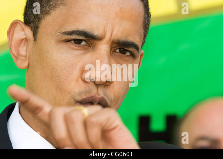 Jun 12, 2007 - Las Vegas, CA, USA - Le Sénateur Barack Obama a visité aujourd'hui la conserv station service pour faire un discours sur la politique énergétique en tant qu'il poursuit la nomination présidentielle démocratique. Situé à l'angle de San Vicente et de Barrington, Conserv carburant est l'un des premières stations à Los Ang Banque D'Images