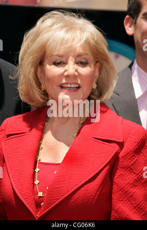 14 juin 2007 - Hollywood, Californie, USA - Newswoman Barbara Walters quand elle reçoit une étoile sur le Walk of Fame. (Crédit Image : © Lisa O'Connor/ZUMA Press) Banque D'Images