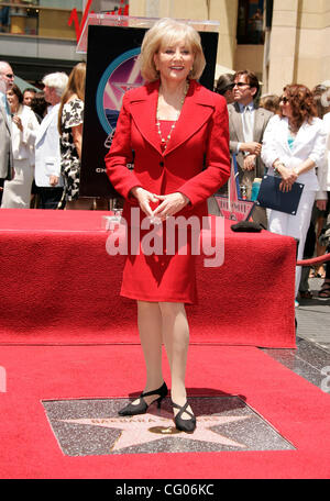 14 juin 2007 - Hollywood, Californie, USA - Newswoman Barbara Walters quand elle reçoit une étoile sur le Walk of Fame. (Crédit Image : © Lisa O'Connor/ZUMA Press) Banque D'Images