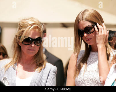 14 juin 2007 - Hollywood, Californie, USA - Kathy et Nicky Hilton que Barbara Walters reçoit une étoile sur le Walk of Fame. (Crédit Image : © Lisa O'Connor/ZUMA Press) Banque D'Images