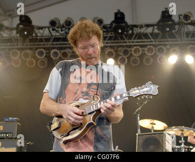 Jun 15, 2007 Manchester, TN, USA, Musicien SAM BUSH, il se produit dans le cadre de la 2007 Bonnaroo Music and Arts Festival qui a eu lieu à Manchester. Copyright 2007 Jason Moore. Crédit obligatoire : Jason Moore Banque D'Images