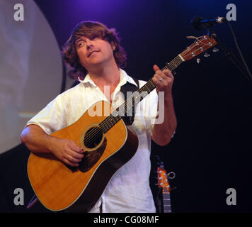 Jun 16, 2007 Manchester, TN, USA, Musicien KELLER WILLIAMS il se produit dans le cadre de la 2007 Bonnaroo Music and Arts Festival qui a eu lieu à Manchester. Copyright 2007 Jason Moore. Crédit obligatoire : Jason Moore Banque D'Images