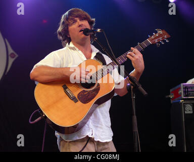 Jun 16, 2007 Manchester, TN, USA, Musicien KELLER WILLIAMS il se produit dans le cadre de la 2007 Bonnaroo Music and Arts Festival qui a eu lieu à Manchester. Copyright 2007 Jason Moore. Crédit obligatoire : Jason Moore Banque D'Images