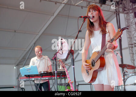 Jun 17, 2007 Manchester, TN, USA, Feist musicien il se produit dans le cadre de la 2007 Bonnaroo Music and Arts Festival qui a eu lieu à Manchester. Copyright 2007 Jason Moore. Crédit obligatoire : Jason Moore Banque D'Images