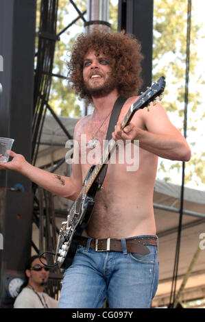 Jun 17, 2007 Manchester, TN, USA, le guitariste Andrew STOCKDALE de Wolfmother live la bande effectue au Bonnaroo Music & Arts Festival qui attire plus de 90 000 fans de musique que participer à la 4 jours du festival qui a lieu à Manchester. Copyright 2007 Jason Moore. Crédit obligatoire : Jason Moore Banque D'Images