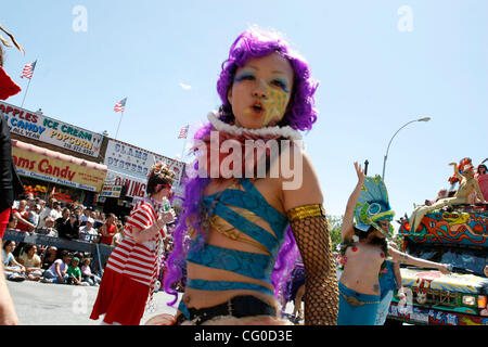 Jun 23, 2007 - New York, New York, USA - Coney Island. 25e édition du défilé de sirène. (Crédit Image : © Condyles Kirk/ZUMA Press) Banque D'Images