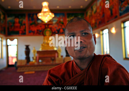 20 juin 2007 - Hampton, MN, USA - on attend des milliers au 8 juillet quand le Temple Bouddhiste Cambodgien est consacrée, dans la petite ville de Hampton. (Crédit Image : © Richard Sennott/Minneapolis Star Tribune/ZUMA Press) Banque D'Images